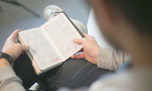 5 Ways to Persevere in Bible-reading