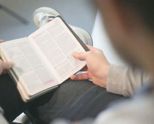 5 Ways to Persevere in Bible-Reading