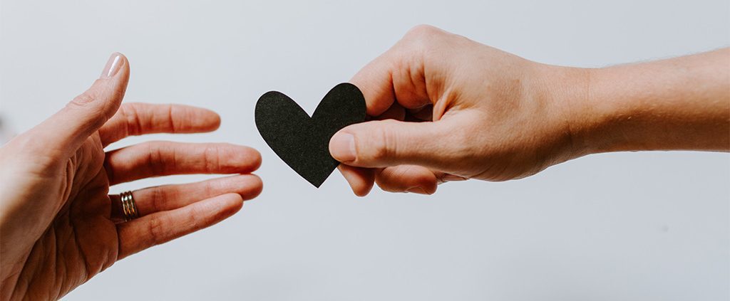 Man giving a woman a heart